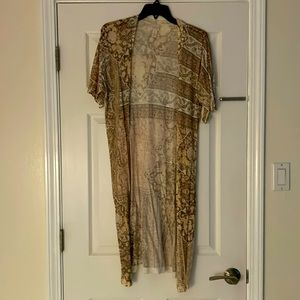Chico’s size 0 front open tunic with neutral colors in like new condition.